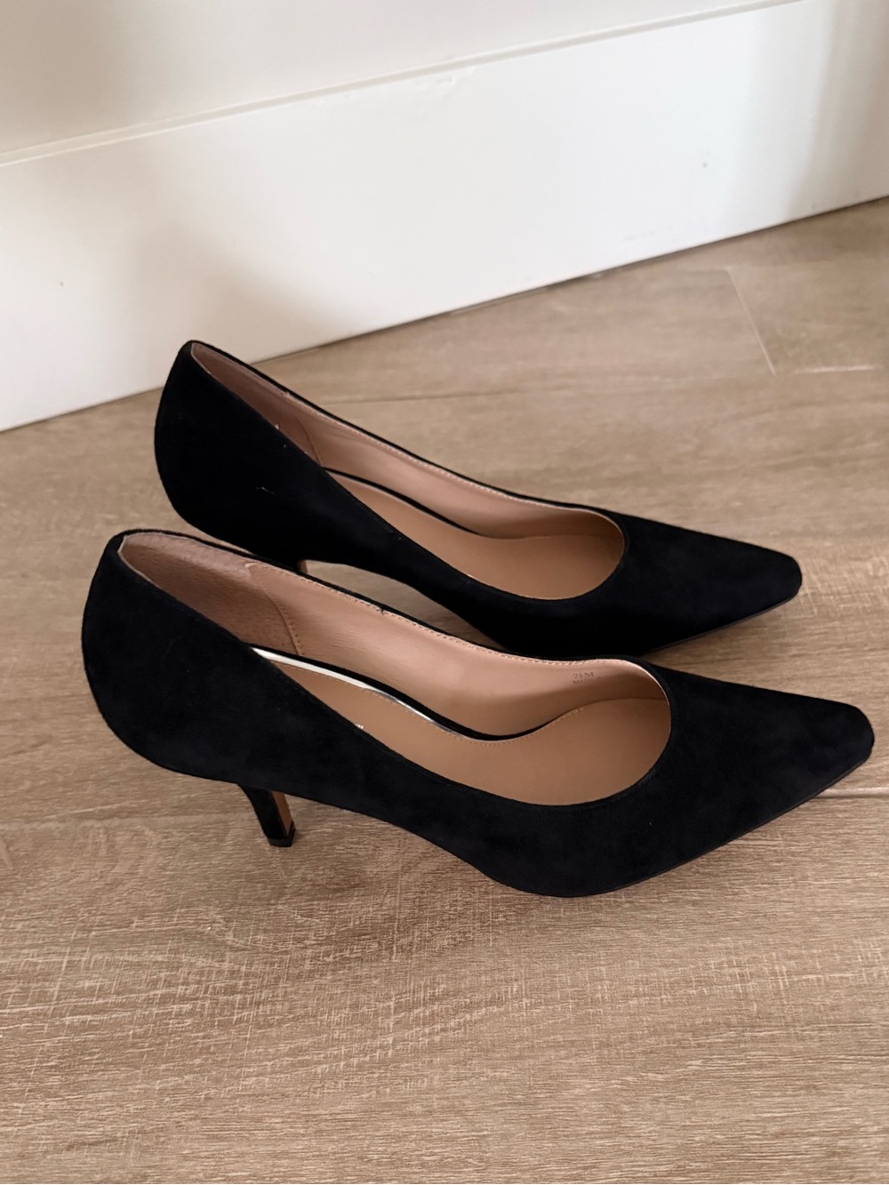 7.5 Paolo Linea Black Pointed-Toe Suede Low Heel Pumps